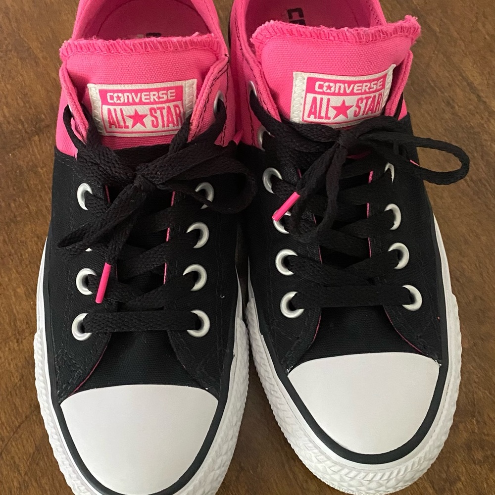 Women's Converse Size 7.5